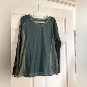 Green Long Sleeve V-Neck Top
